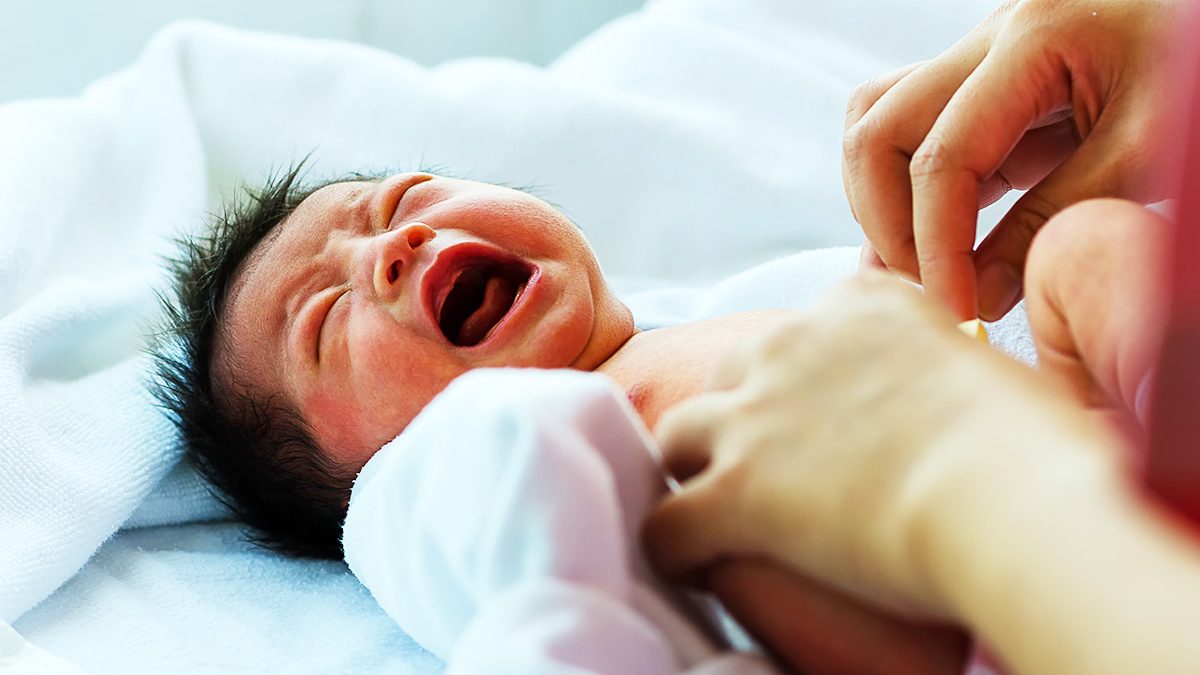 У новорожденных наиболее. Колики у новорожденных лечение. Колики симптомы у новорожденных. Новорожденный как личность.