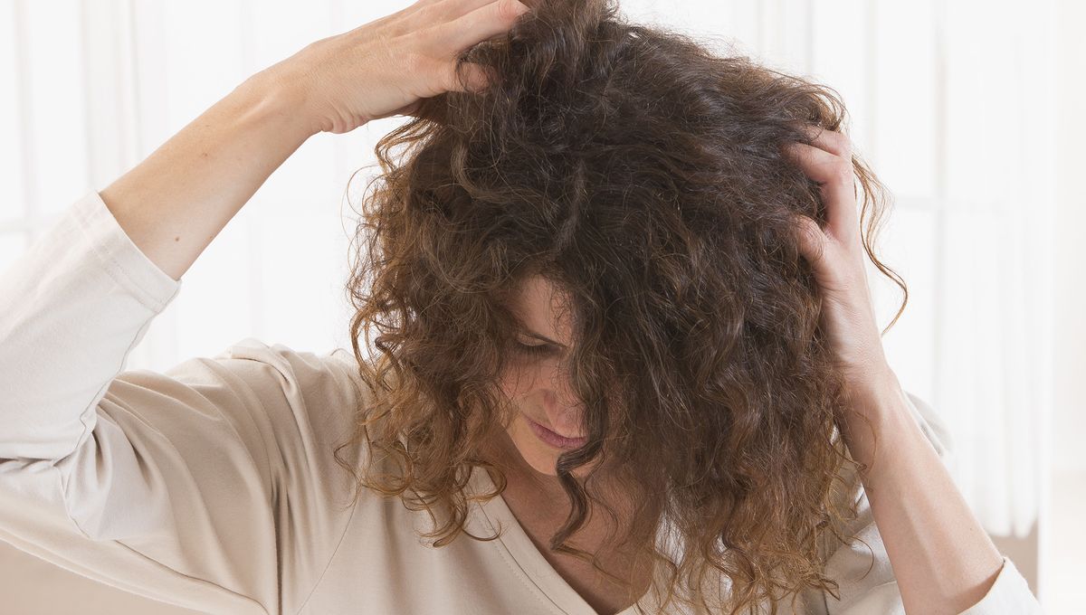 Как вылечить волосы от перхоти в домашних условиях быстро