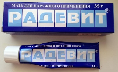 Красное пятно на коже чешется и шелушится у взрослого и ребенка. Что делать, чем лечить