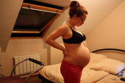 Беременность 40 недель каменеет. Живот на 40 неделе беременности двойней. Живот беременной на 39 неделе.