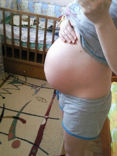 Вторая беременность 39. Животик на 39 неделе беременности. Живот на 40 неделе беременности мальчиком. Форма живота на 39 неделе беременности.