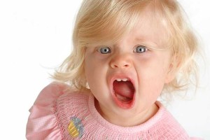Почему ребенок кусается, и что делать