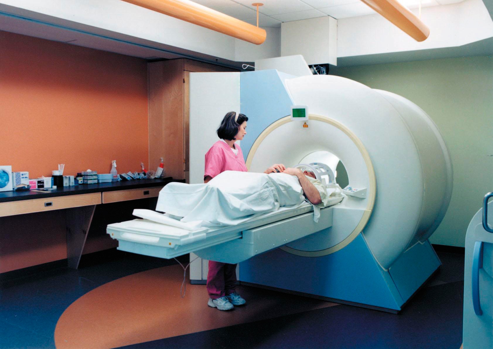 Магнитно резонансная томография как делают. Магнито-резонансная томография. Мрт. Мрт головы. Магниторезонансная томография головного мозга.