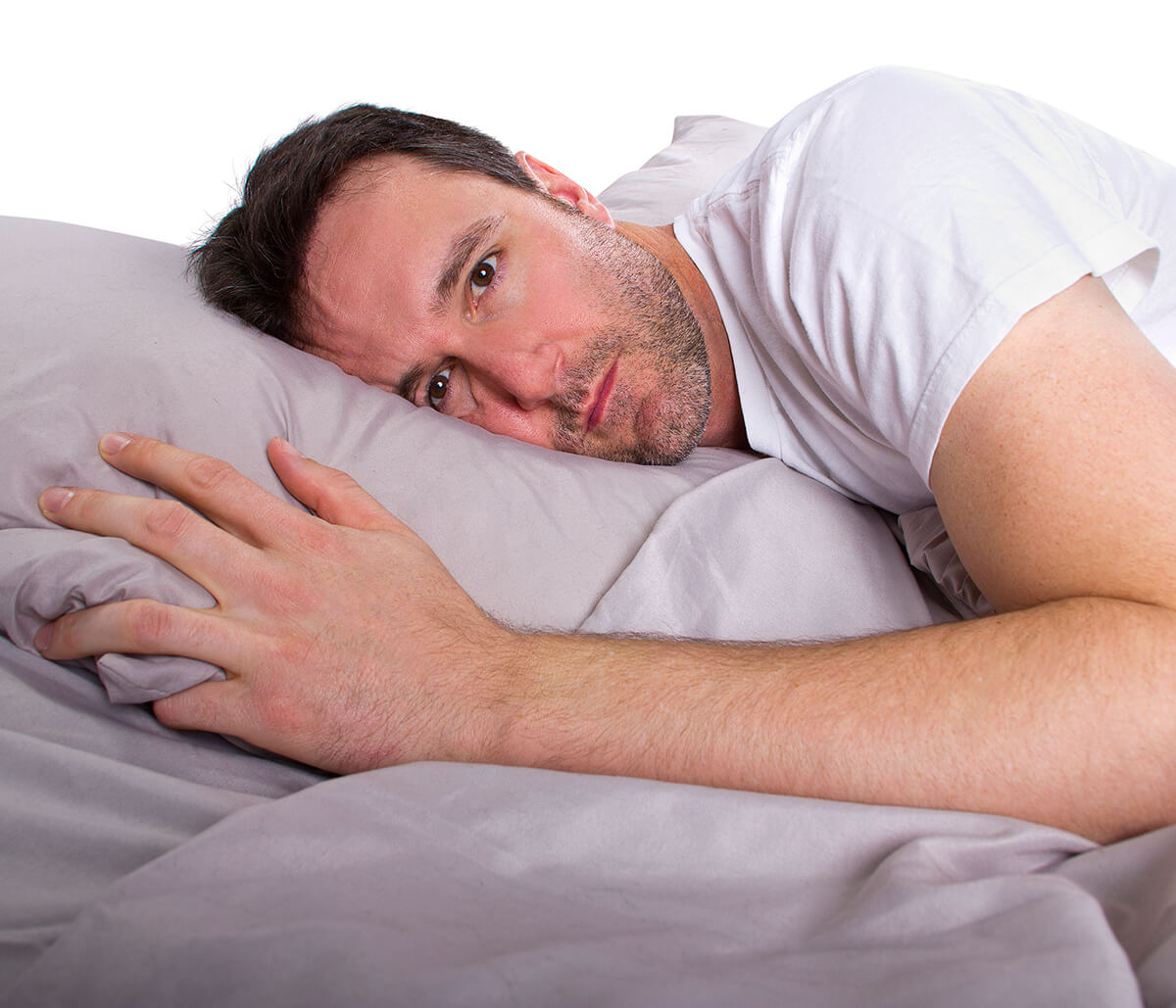 Спящий человек. Проблемы у мужчин. Проблемы в постели. Потливость во сне у мужчин. Почему после сна потеешь