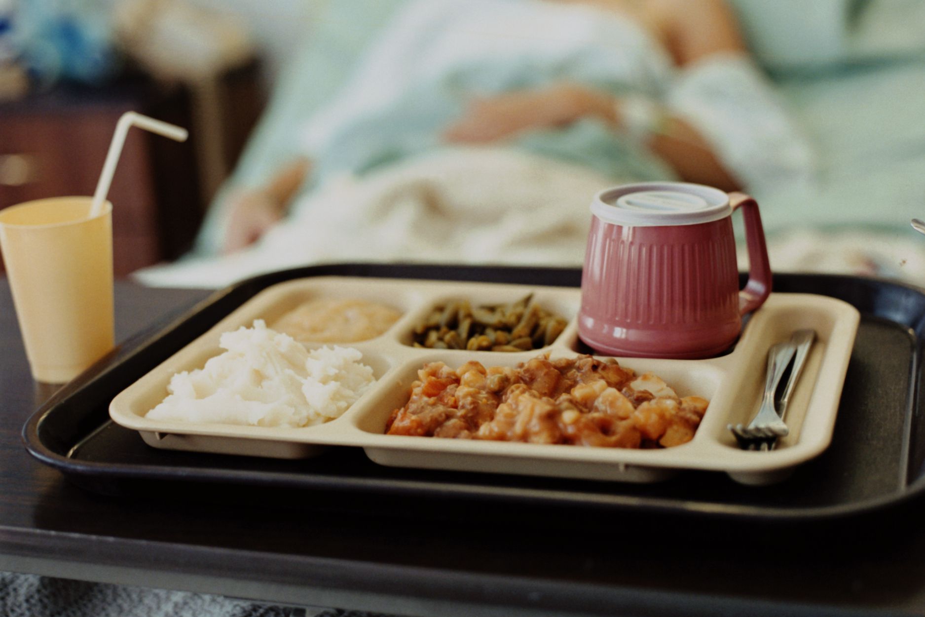 Еда после аппендицита. Поднос с едой. Еда на подносе в больнице. Лечебное питание. Питание больных.